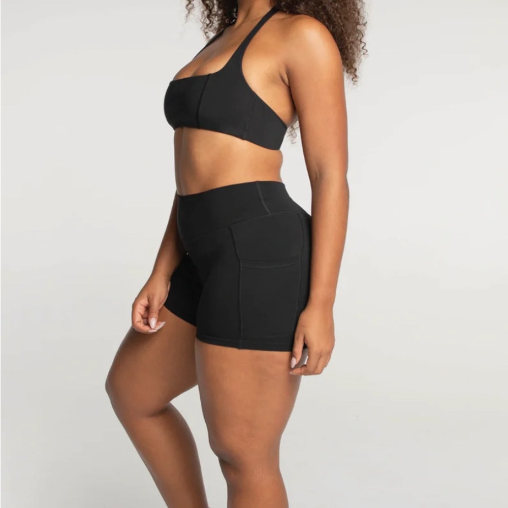 RARE Halter Sports Bra - Form by Sami Clarke - Size M EUC Black ✨ - Picture 3 of 6